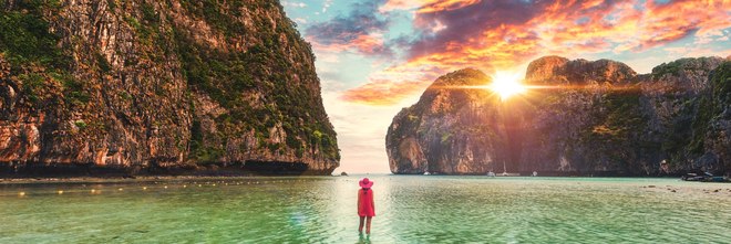 What destinations do women in APAC want to visit for their next holiday?